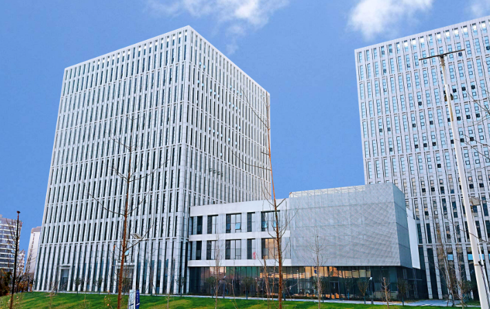 海洋工程船舶选型对比：深圳昊昱海事施工装备配置指南